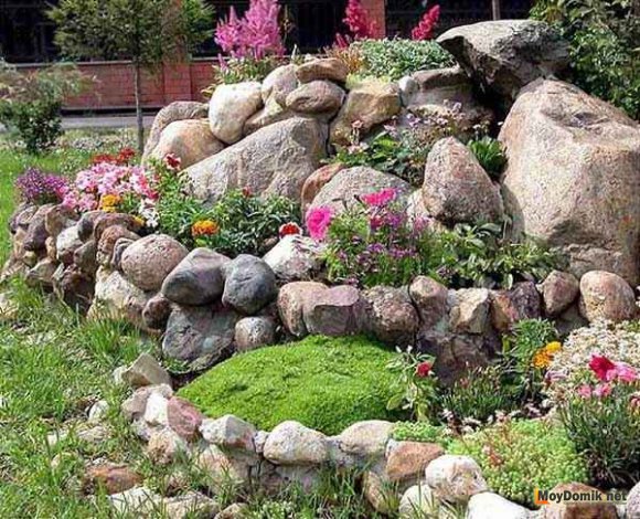 Красивая альпийская горка Красивая альпийская горка