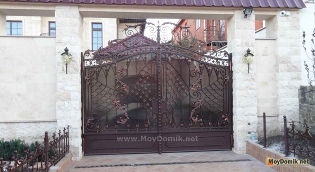 Кованые распашные ворота Кованые распашные ворота